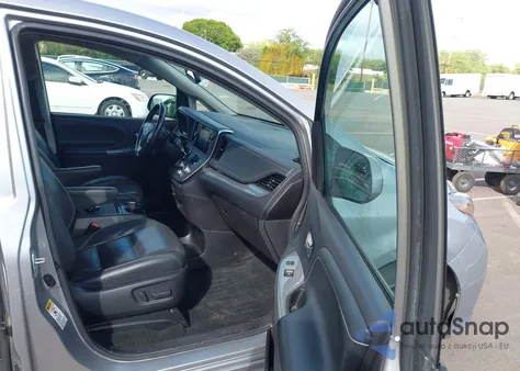 2017 Toyota Sienna Se Premium 8 Passenger z USA, uszkodzony, nr VIN 5TDXZ3DCXHS898965